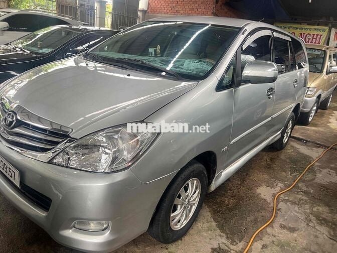Toyota Innova 2007 J - 300000 km