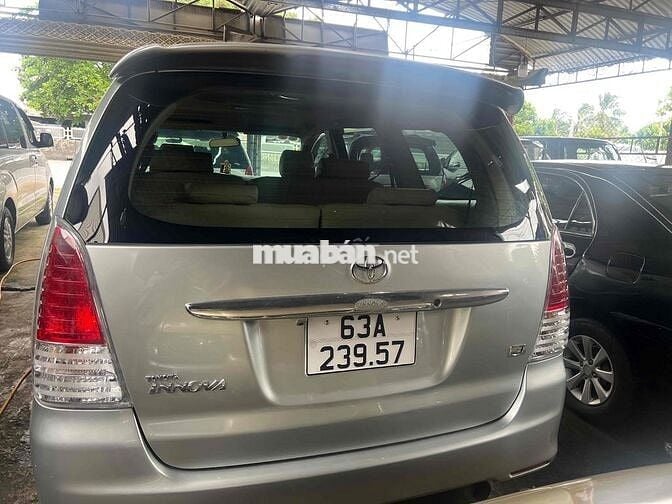 Toyota Innova 2007 J - 300000 km