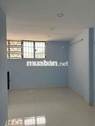 Nhà cho thuê nguyên căn gác lửng đúc suốt