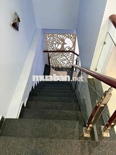 Nhà cho thuê nguyên căn gác lửng đúc suốt