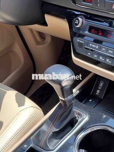 Kia Sendona Luxury 2.2 dầu 2018 - 90000 km