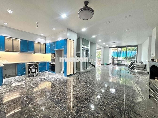 BIỆT THỰ PHÂN LÔ. DTICH KHỦNG. GẦN HỌC VIỆN CÁN BỘ.CÓ THANG MÁY HẦM XE