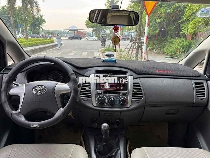 Toyota Innova 2013 E - 6 km