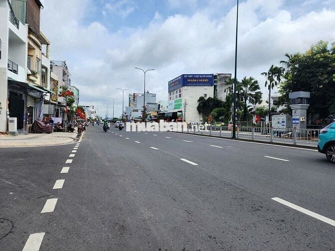 cho thuê Tòa góc 2Mt Dương Quảng Hàm 900m2 sàn, hầm 6 lầu giá 170tr TL