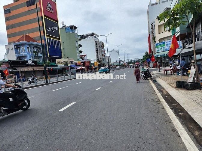 cho thuê Tòa góc 2Mt Dương Quảng Hàm 900m2 sàn, hầm 6 lầu giá 170tr TL