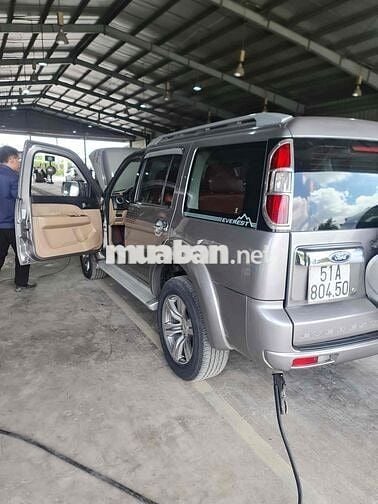 Ford Everest 2010 2.5L 4x4 MT - 130000 km