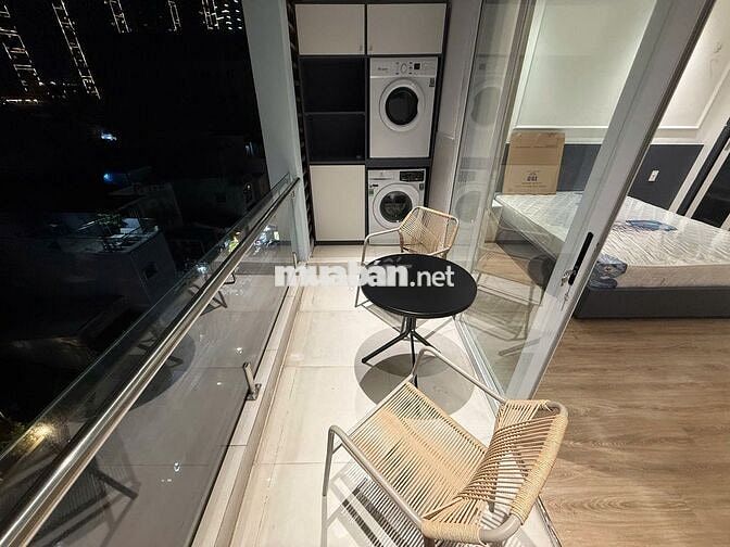 🏙️ Căn Hộ 1PN Full Kính ✨ Ban Công Chill 🌿 View Landmark 81 🌆 Gần Q1 📍