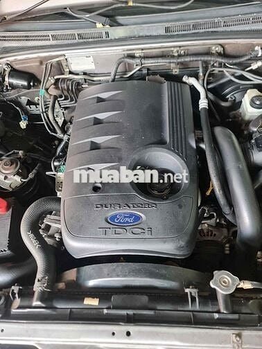 Ford Everest 2010 2.5L 4x4 MT - 130000 km