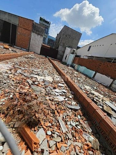 LÔ ĐẤT NỀN RẤT ĐẸP NỞ HẬU CHỮ L RẤT HIẾM GẦN NGAY KHU PM QUANG TRUNG