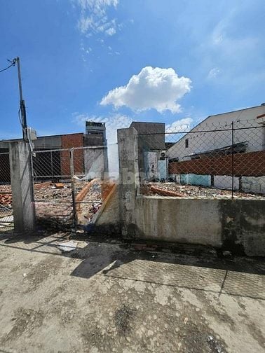 LÔ ĐẤT NỀN RẤT ĐẸP NỞ HẬU CHỮ L RẤT HIẾM GẦN NGAY KHU PM QUANG TRUNG