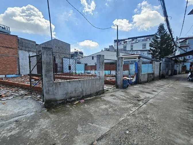 LÔ ĐẤT NỀN RẤT ĐẸP NỞ HẬU CHỮ L RẤT HIẾM GẦN NGAY KHU PM QUANG TRUNG