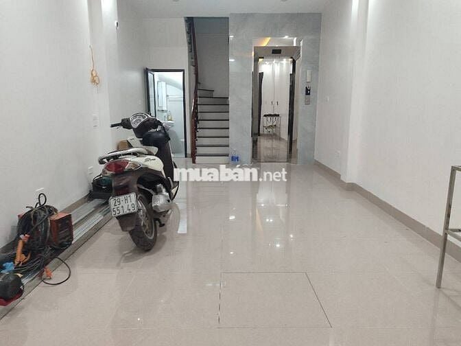 Nhà đẹp Thuý Lĩnh thang máy, ô tô vào nhà