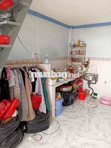 kẹt tiền bán gap nhà rat đẹp 4*8 gac lửng 2/ kenh trung ương 550tr .