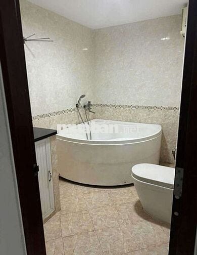 Cho thuê 1 trệt 3lầu Sân thượng 3PN 3Vs 1 phòng thờ. Có 2 Máy Lạnh.