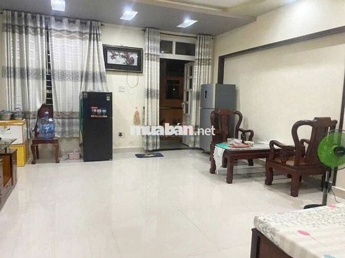 Phòng bancol MT đg Phạm Hùng Nối Dài gần ĐH UEH, Rmit. Full Nội Thất .