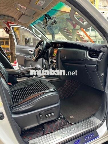 Toyota Fortuner dầu cuối 2022 số tự động mới 90%