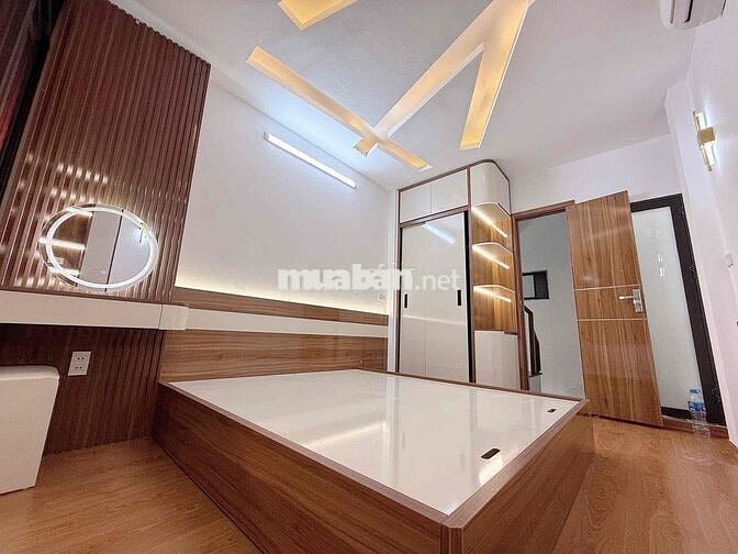 Nhà em cần bán 18m2 xây 5 tầng 4.86 tỷ ở 29 Láng Hạ, Ba Đình ạ