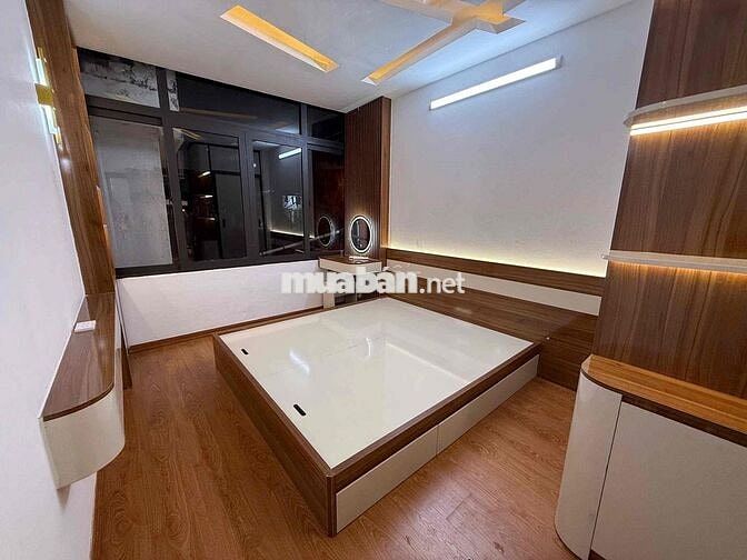 Nhà em cần bán 18m2 xây 5 tầng 4.86 tỷ ở 29 Láng Hạ, Ba Đình ạ