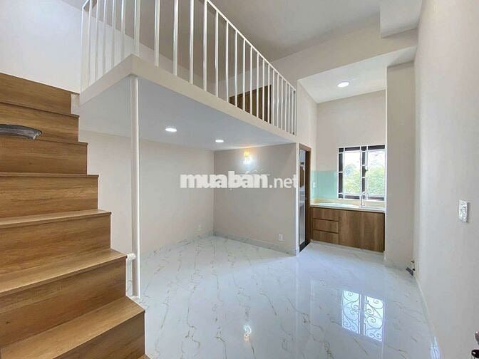 phòng ngủ duplex cao cấp - cửa sổ rộng rãi ngay trung tâm Quận 10,