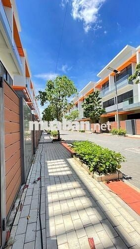 Bán nhà phố sổ riêng chỉ 1,35 tỷ