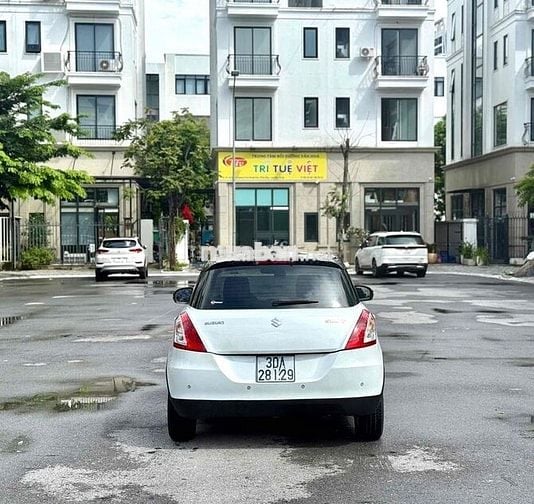 Suzuki Swift 2014 1.4 AT - 98000 km