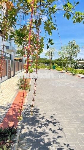 Bán nhà phố sổ riêng chỉ 1,35 tỷ