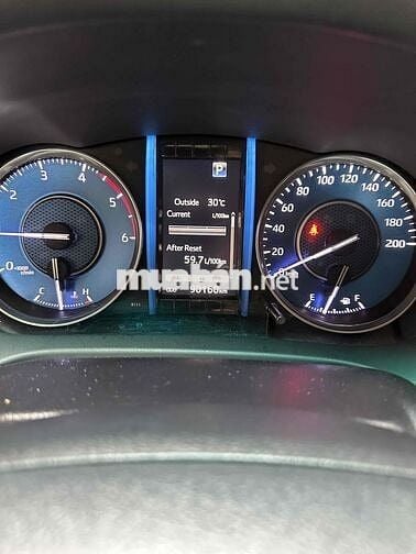 Toyota Fortuner dầu cuối 2022 số tự động mới 90%