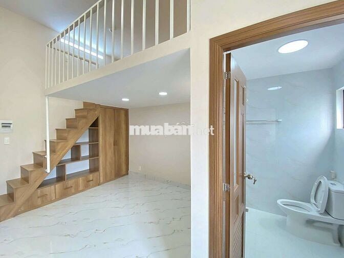 phòng ngủ duplex cao cấp - cửa sổ rộng rãi ngay trung tâm Quận 10,