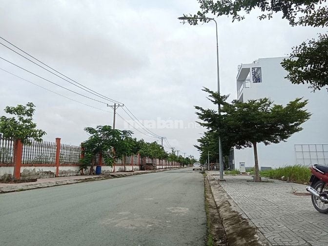 Cần bán gấp nền 105m2 - Đối diện hồ sinh thái 15ha tuyệt đẹp - Sổ hồng