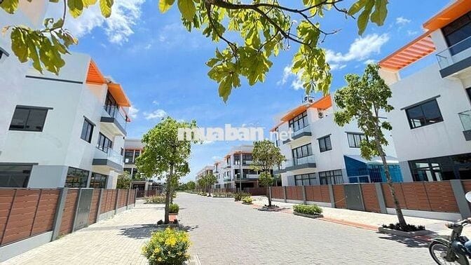 Bán nhà phố sổ riêng chỉ 1,35 tỷ