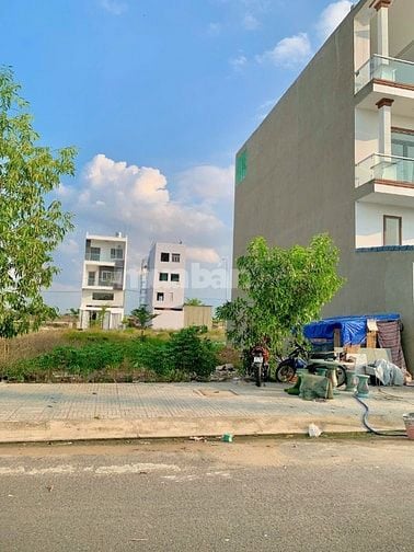 Cần bán gấp nền 105m2 - Đối diện hồ sinh thái 15ha tuyệt đẹp - Sổ hồng