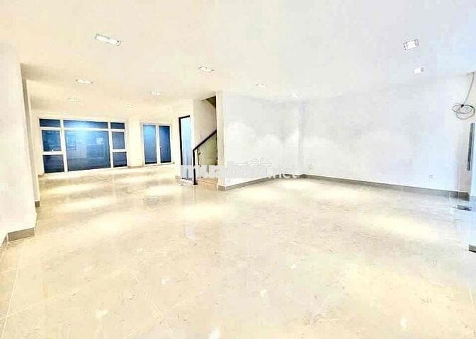 SIÊU PHẨM NHÀ ỐP KÍNH SANG TRỌNG CÓ THANG MÁY - 495a Tô Hiến Thành