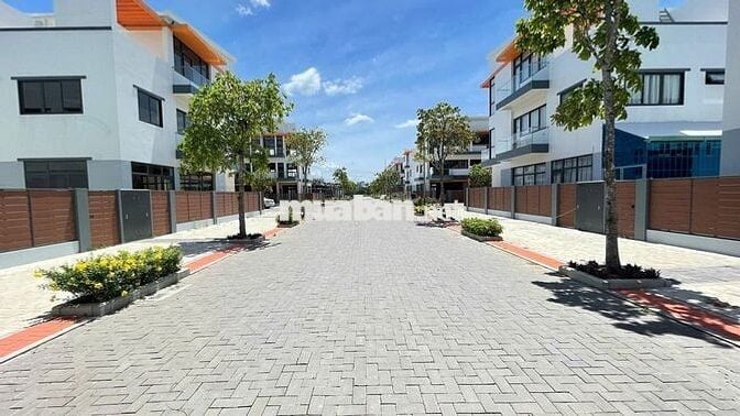 Bán nhà phố sổ riêng chỉ 1,35 tỷ
