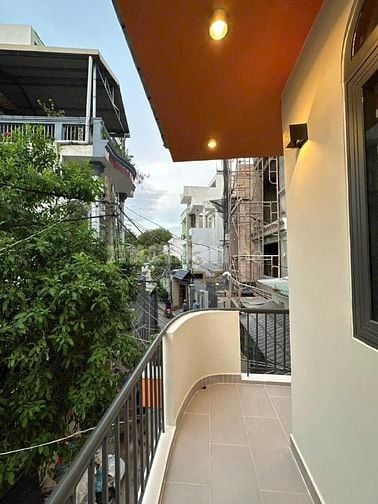 MT Hẻm - Thoáng - Nhà Đẹp - Vị Trí Tốt .