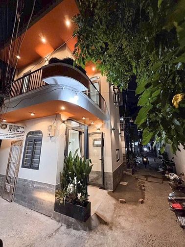 MT Hẻm - Thoáng - Nhà Đẹp - Vị Trí Tốt .