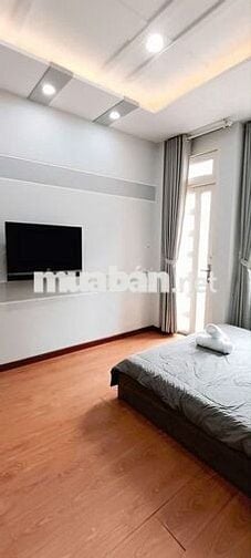 STUDIO BAN CÔNG FULL NỘI THẤT DI CHUYỂN LIÊN QUẬN