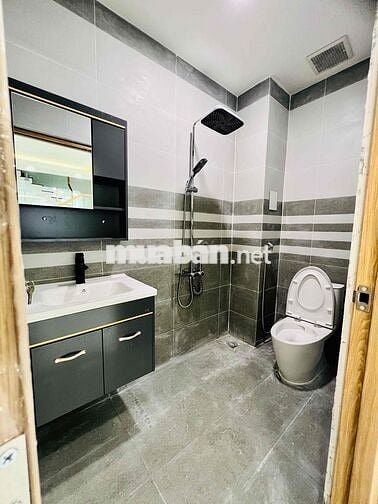 Nhà Mới Xây DT 260m2 1Trệt 1Lửng 3Lầu 4Pn 5Wc Sân Thượng Sẳn Máy Lạnh