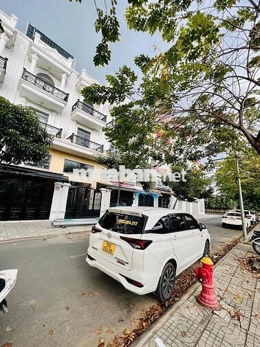 Nhà Mới Xây DT 260m2 1Trệt 1Lửng 3Lầu 4Pn 5Wc Sân Thượng Sẳn Máy Lạnh