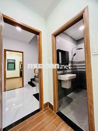Nhà Mới Xây DT 260m2 1Trệt 1Lửng 3Lầu 4Pn 5Wc Sân Thượng Sẳn Máy Lạnh