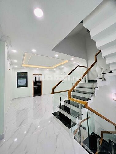 Nhà Mới Xây DT 260m2 1Trệt 1Lửng 3Lầu 4Pn 5Wc Sân Thượng Sẳn Máy Lạnh