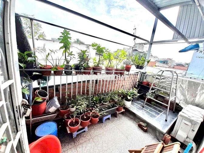 cho thuê nhà Q.12 giap Gvap, 2pn + gác có ban công- chính chủ (5tr)