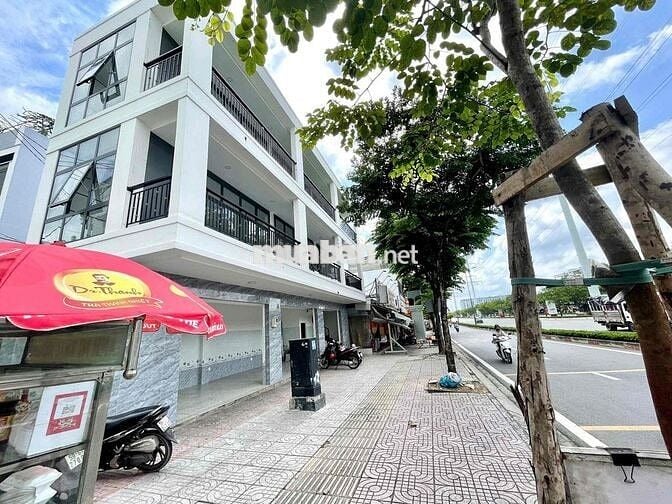Nhà nguyên căn diện tích khủng ngay Phạm Văn Đồng, Bình Thạnh