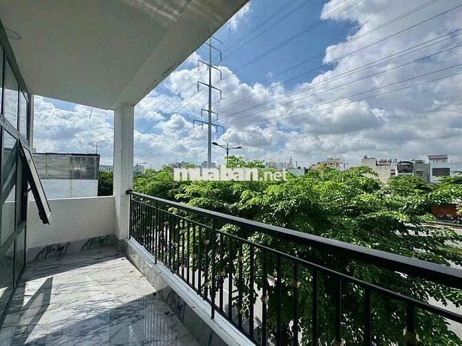 Nhà nguyên căn diện tích khủng ngay Phạm Văn Đồng, Bình Thạnh