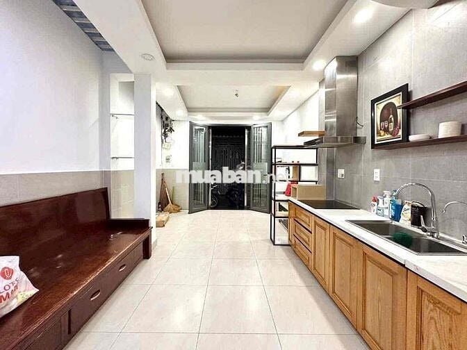 Nhà Lê Văn Sỹ đối diện chợ Nguyễn Văn Trỗi