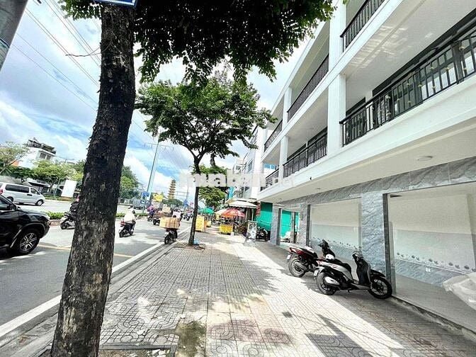 Nhà nguyên căn diện tích khủng ngay Phạm Văn Đồng, Bình Thạnh