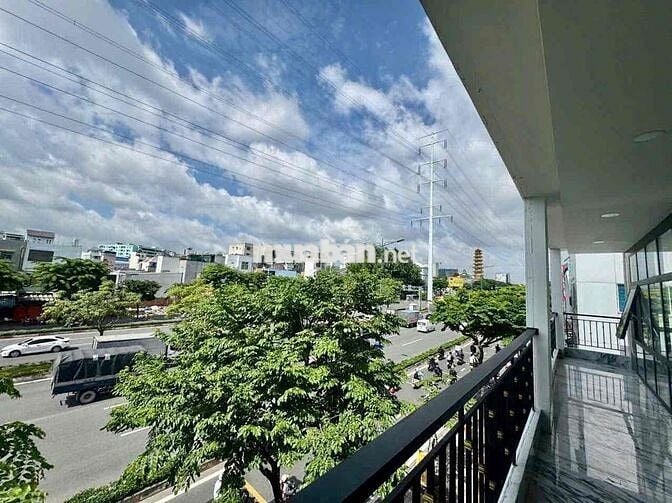 Nhà nguyên căn diện tích khủng ngay Phạm Văn Đồng, Bình Thạnh