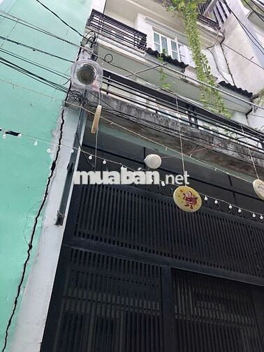 Nhà sát mặt tiền đường Đoàn Văn Bơ, 38.5m2, 1 trệt 3 lầu, 5 phòng ngủ