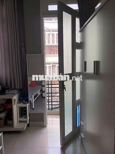 Nhà sát mặt tiền đường Đoàn Văn Bơ, 38.5m2, 1 trệt 3 lầu, 5 phòng ngủ