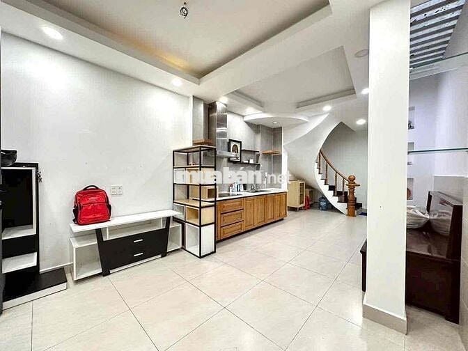 Nhà Lê Văn Sỹ đối diện chợ Nguyễn Văn Trỗi