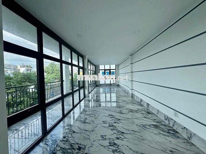Nhà nguyên căn diện tích khủng ngay Phạm Văn Đồng, Bình Thạnh